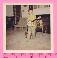 Usado, Instrumento de cordas músico menino Uke Banjo ukulele guitarra foto instantânea vintage comprar usado  Enviando para Brazil