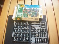 Revell german paratroopers usato  Roma