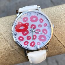 Relógio Avon 'Kiss Me' - Lábios vermelhos - Banimento de couro sintético branco, usado comprar usado  Enviando para Brazil