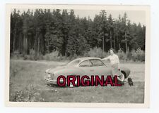 Orig Foto 60er  Frau posiert mit Auto VW Karmann-Ghia Typ 14 aus Berlin comprar usado  Enviando para Brazil