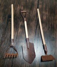 Mini herramientas de jardín casa de muñecas metal y madera artesanal vintage pala agrícola rastrillo, usado segunda mano  Embacar hacia Argentina
