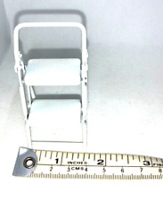 Usado, Taburete de escalera plegable de metal blanco en miniatura para casa de muñecas segunda mano  Embacar hacia Argentina