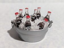 Casa de bonecas miniatura balde de bebida gelada banheira balde de cola refrigerante refrigerador acampamento escala 1:12, usado comprar usado  Enviando para Brazil