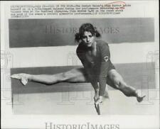 1976 Press Photo Olga Korbut segura pose de pernas largas nos Jogos Olímpicos de Montreal comprar usado  Enviando para Brazil