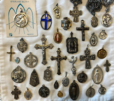 LOTE DE 36 COLGANTES RAROS DE PLATA ESTERLINA CATÓLICA DE COLECCIÓN MEDALLAS SAGRADAS RELIGIOSAS segunda mano  Embacar hacia Argentina