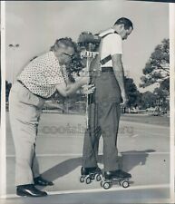 Usado, Press Photo Man 1961 usando patines motorizados segunda mano  Embacar hacia Argentina