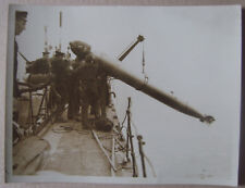 Foto de imprensa original da Primeira Guerra Mundial marinheiros da Marinha Real transportam torpedo em destróier submarino comprar usado  Enviando para Brazil