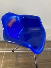 Silla Estilo Daiso Japón Azul Eames Piernas de Metal Mediados de Siglo Moderno MCM Plástico, usado segunda mano  Embacar hacia Argentina