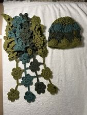 Sombrero de ganchillo y bufanda en patrón floral de degradado verde a juego mercado mundial, usado segunda mano  Embacar hacia Argentina