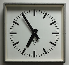 Usado, Reloj de pared industrial de metal Pragotron C301 de los años 70/80 - original segunda mano  Embacar hacia Argentina