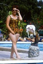 Slide 35mm - Fantasia de mulher natação em pé na borda da piscina, 1969 comprar usado  Enviando para Brazil
