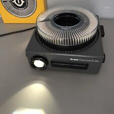 Kodak CAROUSEL S-AV Proiettore per diapositive-soprattutto di lavoro, ma ha un problema, leggere usato  Spedire a Italy