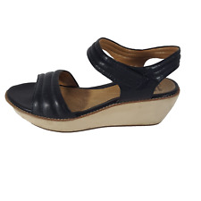 Sandalias de mujer Clarks con cuña zapatos de cuero negro plataforma ajustable 11 segunda mano  Embacar hacia Argentina