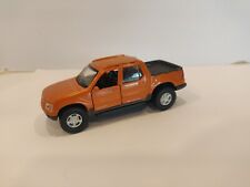 Puertas de cobre naranja a escala 1:64 diecast Ford Explorer a escala 1:64 Maisto trabajo  segunda mano  Embacar hacia Argentina