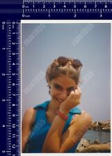 Linda mulher escondendo rosto praia moda senhora retrato foto vintage original comprar usado  Enviando para Brazil