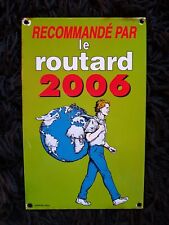 LE GUIDE DU ROUTARD 2006 PLAQUE ÉMAILLÉE SANRIVAL PARIS 23 X 14,5 CM  d'occasion  Plonéour-Lanvern