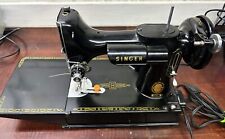 Máquina de coser vintage Singer 221 K peso pluma en funcionamiento con estuche segunda mano  Embacar hacia Argentina