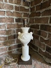 Usado, Lámpara de mesa vintage de porcelana blanca estilo rural italiano francés en pedestal segunda mano  Embacar hacia Argentina
