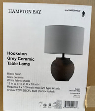 Lámpara de mesa de cerámica Hampton Bay Hookston negra de 18 pulgadas con sombra de tela blanca abierta segunda mano  Embacar hacia Mexico