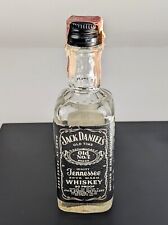 Mini botella de whisky de vidrio Jack Daniels 1974 de colección 1/10 de altura con sello fiscal  segunda mano  Embacar hacia Argentina