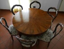 Tavolo rotondo artigianale a 3 gambe in legno massello con 6 sedie usato  Italia