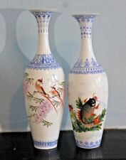 2 vasi vintage con guscio d'uovo cinese dipinti a mano koi pesce e fiori alti 26 27 cm usato  Spedire a Italy