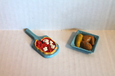 Casa de bonecas Fisher-Price Loving Family comida em miniatura pizza e frango para churrasco comprar usado  Enviando para Brazil