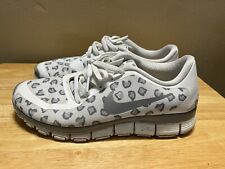 Zapatos para correr Nike Free Run 5.0 V4 con estampado de leopardo blanco para mujer talla 9 segunda mano  Embacar hacia Argentina
