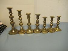 Lote de 7 candelabros de latón liso adornados de colección portavelas pesados segunda mano  Embacar hacia Argentina