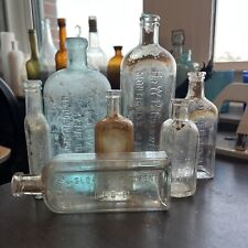 Antiguo lote de 7 botellas de productos medicinales en relieve ¡la mayoría sopladas a mano! Principios del siglo XX, usado segunda mano  Embacar hacia Argentina