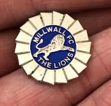 CRACHÁ RARO DE BROCHE DE ESMALTE EM FORMA DE ROSETA PRATA MILLWALL comprar usado  Enviando para Brazil