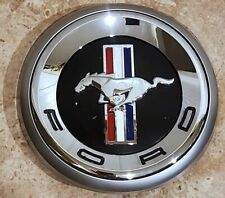 Emblema de pônei porta de combustível falso cromado Ford Mustang cromado original do fabricante 2010-2012 comprar usado  Enviando para Brazil