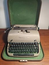 Máquina de escrever vintage Remington Rand Quiet-Riter Miracle Tab com estojo, usado comprar usado  Enviando para Brazil