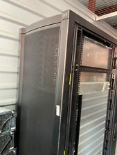 Gabinete rack para servidor APC Netshelter porta frontal e 1 porta lateral extra profunda AR2314BLK, usado comprar usado  Enviando para Brazil