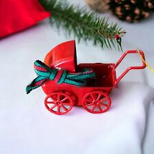 Enfeite de Natal Vintage Carrinho de Bebê Rodas Movem Metal Vermelho Enesco comprar usado  Enviando para Brazil