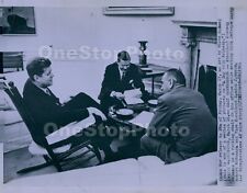 1961 Easy Conference President Kennedy relajante en mecedora foto con cable segunda mano  Embacar hacia Argentina