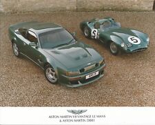 FOTOGRAFIA COLORIDA PUBLICITÁRIA ASTON MARTIN V8 VANTAGE LE MANS & ASTON MARTIN DBR1 comprar usado  Enviando para Brazil