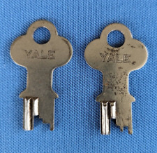 2 chaves elétricas vintage YALE & TOWN MFG CO, 1 3/4" de comprimento comprar usado  Enviando para Brazil