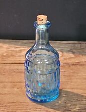 Botella de vidrio decorativa en forma de barril azul claro con tapón de corcho 3" de alto. segunda mano  Embacar hacia Argentina