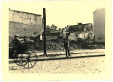 Oryg. Zdjęcie żołnierza w zniszczonych KIELCACH Polska 1939, używany na sprzedaż  Wysyłka do Poland