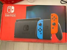 Consola Nintendo Switch con Joy-Con azul y rojo neón y accesorios originales segunda mano  Embacar hacia Argentina