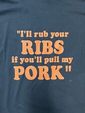 Camiseta Collins River BBQ & Cafe (Rub Your Ribs/Pull My Pork) McMinnville, TN, usado comprar usado  Enviando para Brazil