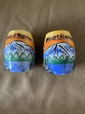 Usado, Hand Painted Salt And Pepper Shakers Mount Rainier Ceramic...kitsch...grannycore comprar usado  Enviando para Brazil