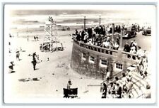 1947 Torre salvavidas Turnaround Playa Crowd Seaside OR RPPC Foto postal segunda mano  Embacar hacia Argentina