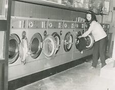 Laundry Shop Automatic Washing Machine Woman A2598 A25 Original  Photo for sale  Shipping to South Africa