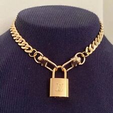  Auténtico Louis Vuitton Cerradura con Collar, Collar con Cerradura LV, Collar LV  segunda mano  Embacar hacia Argentina