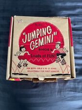 Vintage Anos 50-60 'Jumping Gemini' Nº 401 Sapatos de Mola de Metal Brinquedo Jump Up IOB RARO! comprar usado  Enviando para Brazil