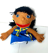 Usado, Camisa de baloncesto azul marioneta de mano niña afroamericana con coletas boca móvil segunda mano  Embacar hacia Argentina