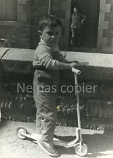 Child with scooter d'occasion  Expédié en Belgium