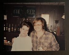 ENCONTRADO FOTO VINTAGE FOTO ANOS 80 Homem e mulher tomando cerveja no bar 1985 comprar usado  Enviando para Brazil